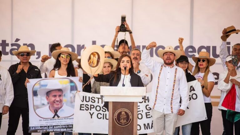 Grecia Quiroz niega oposición a entregar celular de Manzo